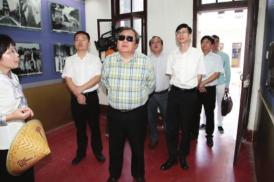 《诗刊》社第31届青春诗会在永定开幕,省委常委、宣传部长李书磊,中国作协副主席、书记处书记吉狄马加出席