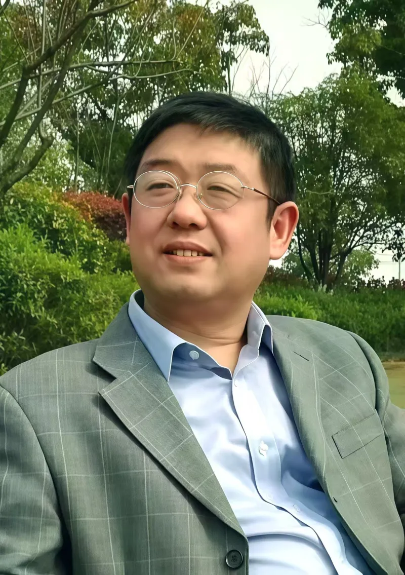 论何冰凌诗集《万有引力》的四维诗学建构