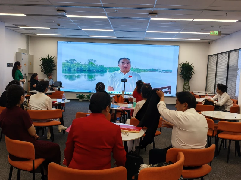 以诗传情 以诵润心｜“五月，大地上的玫瑰与子弹”胡松夏诗歌朗诵会在京圆满举办