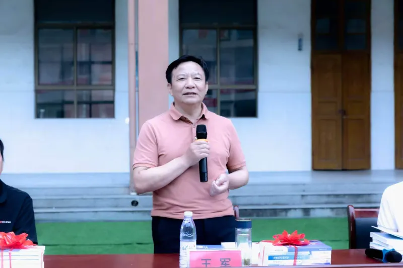 与师生共话初心，用乡音共寄未来——军旅诗人、作家王军与母校师生共叙读书成长