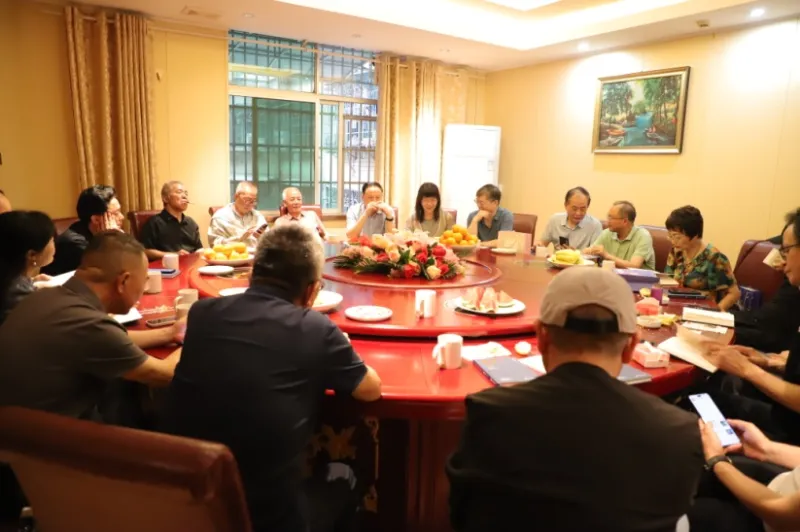 张立云诗集《歌唱依旧鲜亮》研讨会在长沙圆满举行